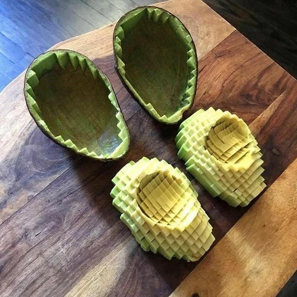 Cara kocak orang kupas makanan ini bikin geleng-geleng kepala